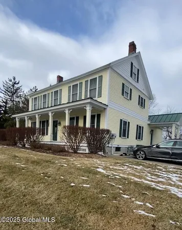 $1,725 | 403 Lake Avenue, Unit 2, Saratoga Springs, NY 12866