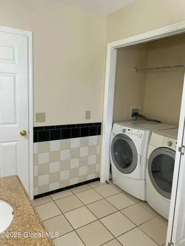 $1,725 | 403 Lake Avenue, Unit 2, Saratoga Springs, NY 12866