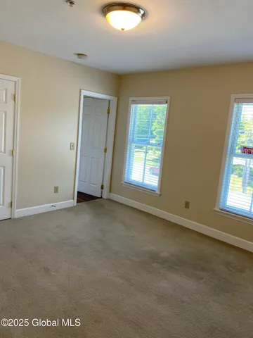 $1,725 | 403 Lake Avenue, Unit 2, Saratoga Springs, NY 12866