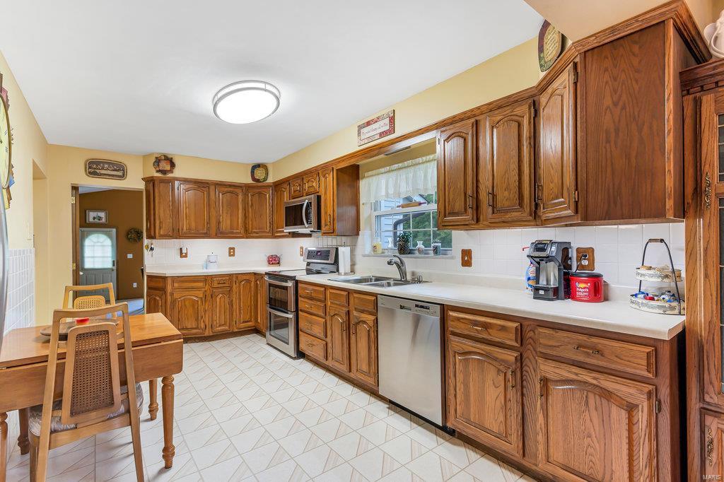 5584 Kerth Road St. Louis, MO 63128 - Photo 9 of 41 Gallery Image 9