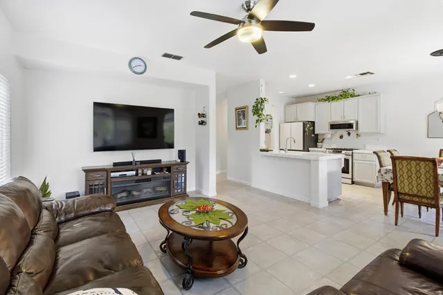 $565,000 | 1584 Gateway Drive, West Sacramento, CA 95691