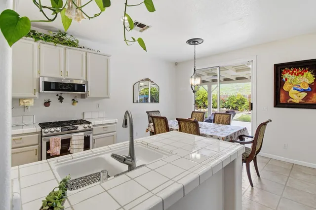 $565,000 | 1584 Gateway Drive, West Sacramento, CA 95691