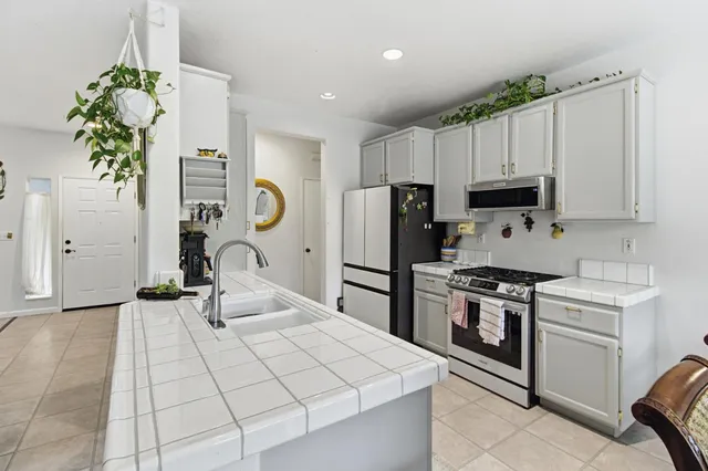 $565,000 | 1584 Gateway Drive, West Sacramento, CA 95691