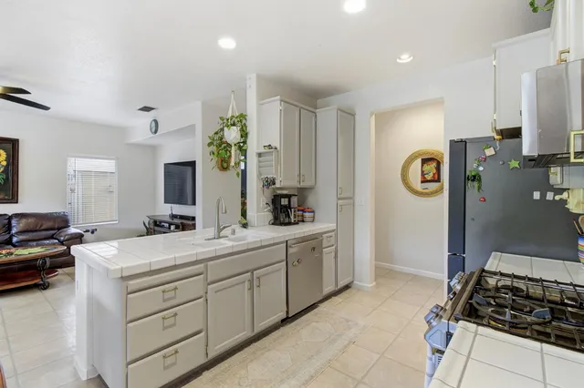 $565,000 | 1584 Gateway Drive, West Sacramento, CA 95691