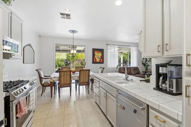 $565,000 | 1584 Gateway Drive, West Sacramento, CA 95691