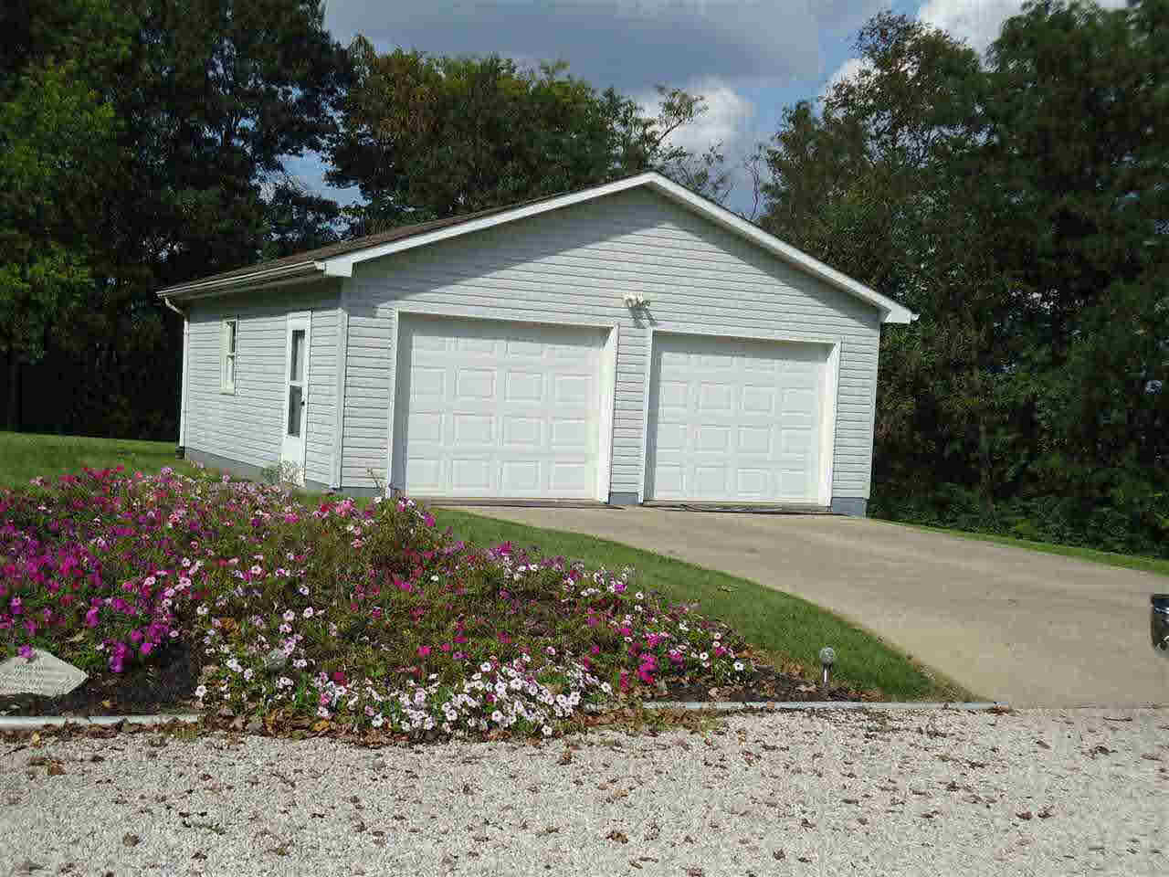 2100 School House Road Vincennes, IN 47591 - Photo 8 of 12 Gallery Image 8