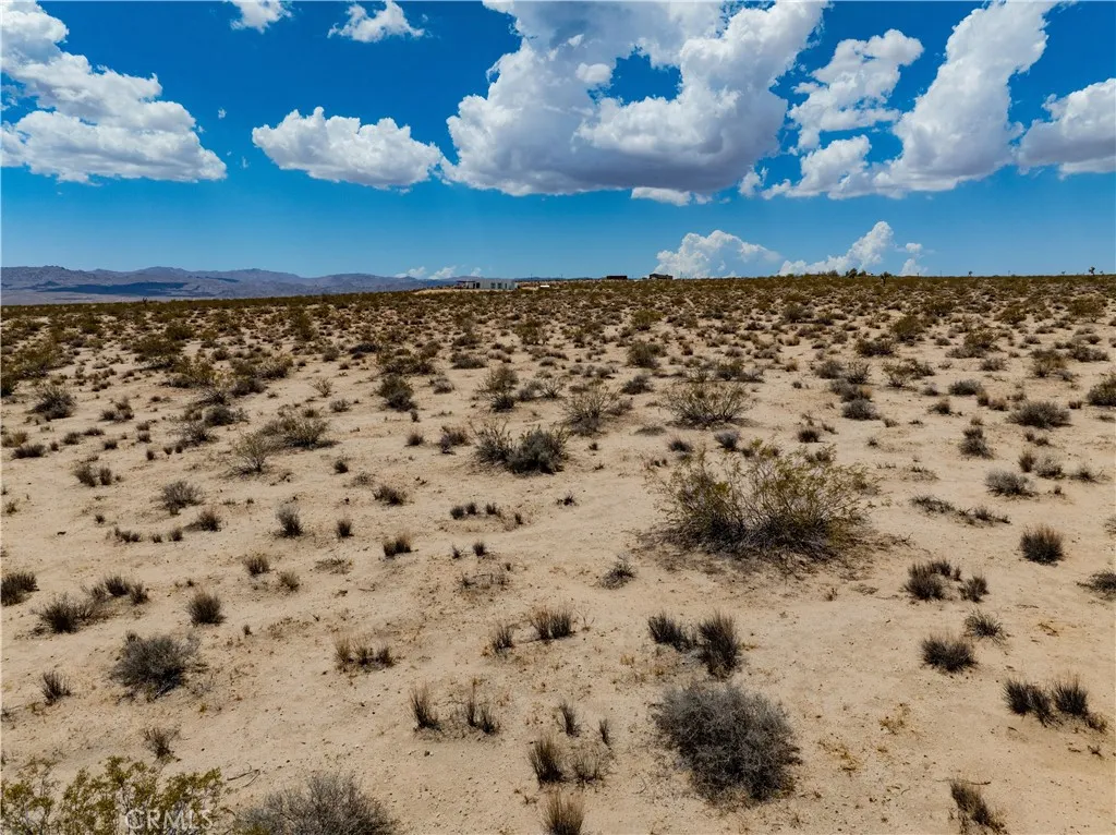 63840 Desert Lilly Road Joshua Tree, CA 92252 - Photo 30 of 34 a view of a sky view