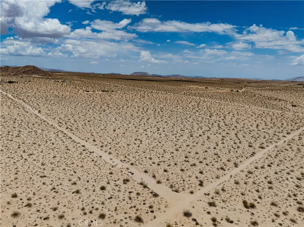 63840 Desert Lilly Road Joshua Tree, CA 92252 - Photo 9 of 34 a view of a city