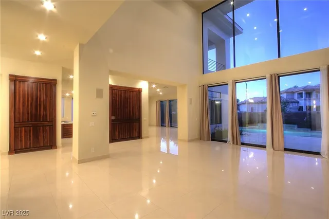 $7,000 | 7526 Yonie Court, Las Vegas, NV 89117