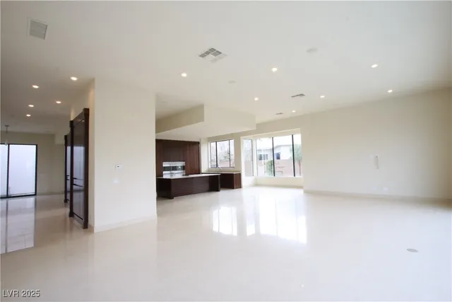 $7,000 | 7526 Yonie Court, Las Vegas, NV 89117