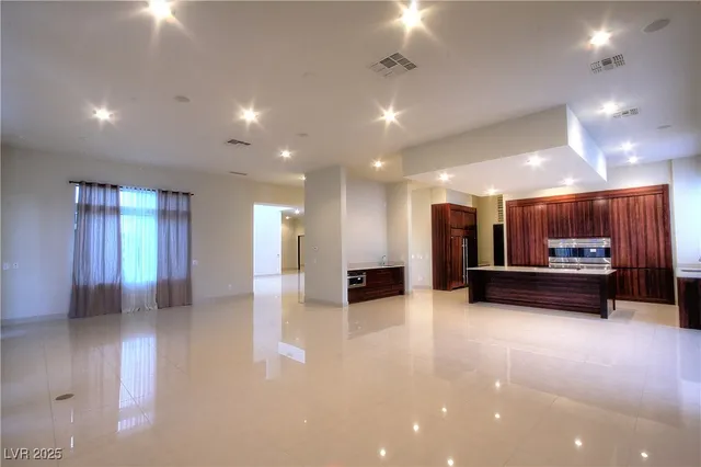 $7,000 | 7526 Yonie Court, Las Vegas, NV 89117