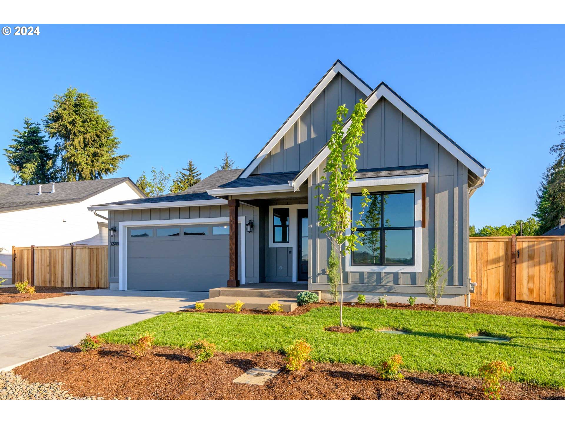 32748 Coburg Road Eugene, OR 97408 - Photo 3 of 35 front view of a house with a yard
