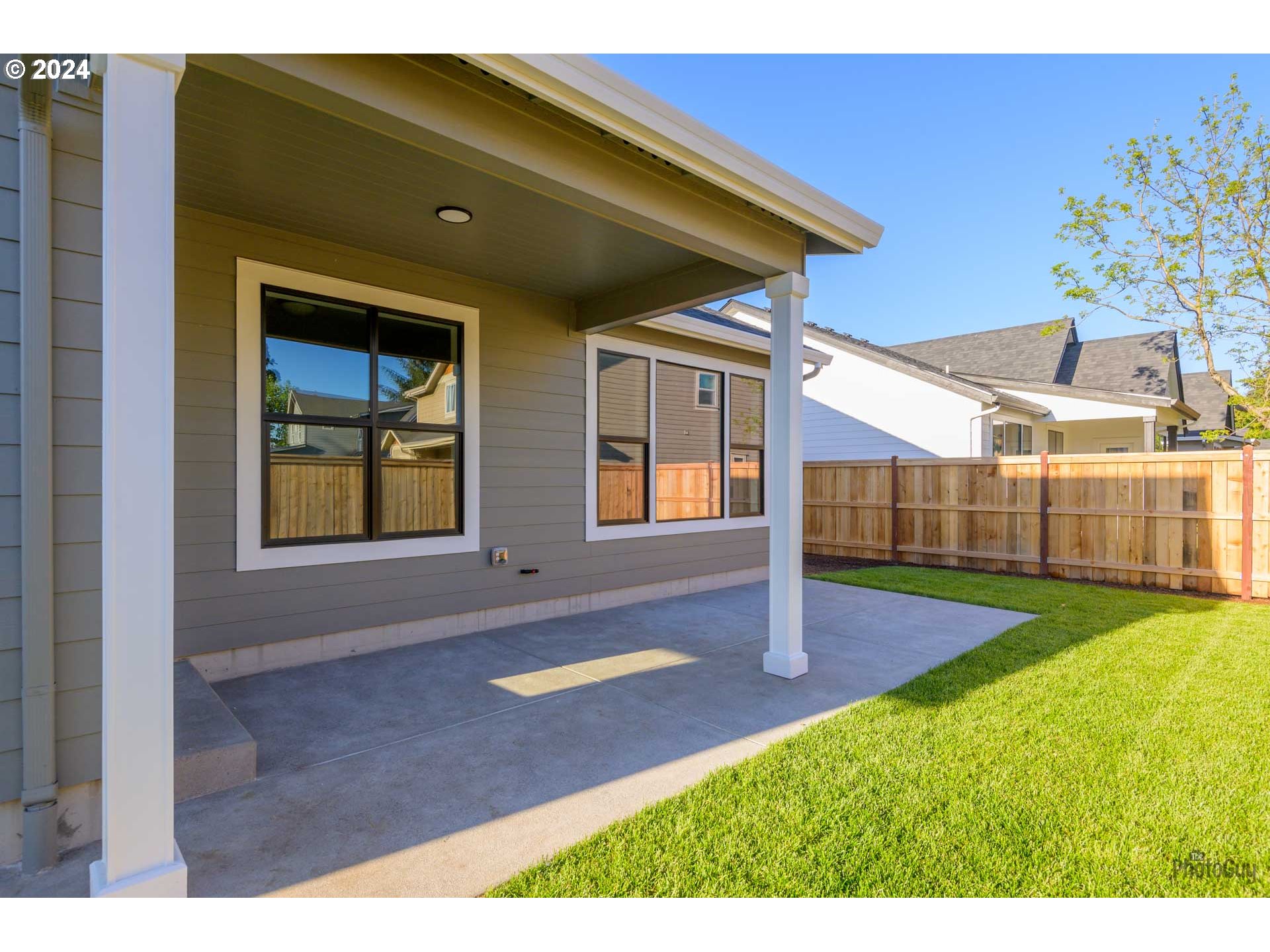 32748 Coburg Road Eugene, OR 97408 - Photo 33 of 35 a view of an interior of the house