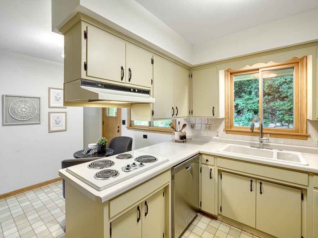 1801 Valley Curve Road Mendota Heights, MN 55118 - Photo 11 of 28 Gallery Image 11