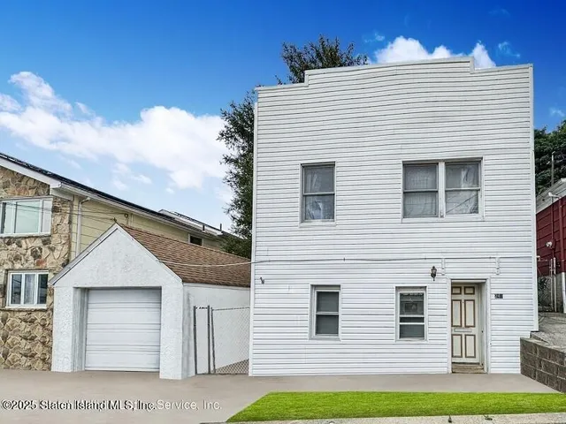 $599,000 | 243 Wellbrook Avenue | Manor Heights