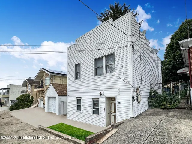 $599,000 | 243 Wellbrook Avenue | Manor Heights