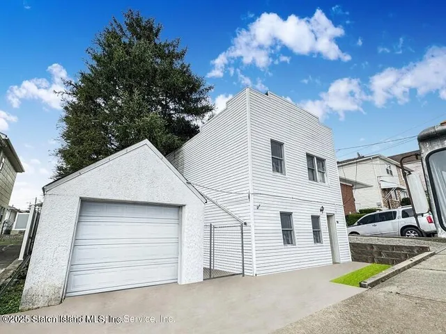 $599,000 | 243 Wellbrook Avenue | Manor Heights