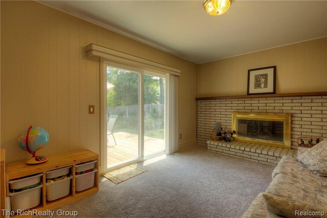 43861 Arlington Road Canton, MI 48187 - Photo 25 of 40 living2.jpg