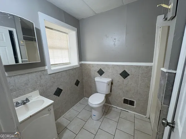 $1,000 | 207 Reynolds Street Northeast, Unit 4D, Rome, GA 30161