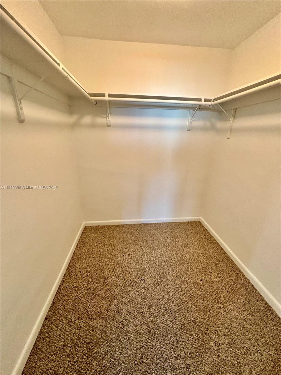 609 Ocean Drive, Unit 10H Key Biscayne, FL 33149 - Photo 16 of 21 a view of small space