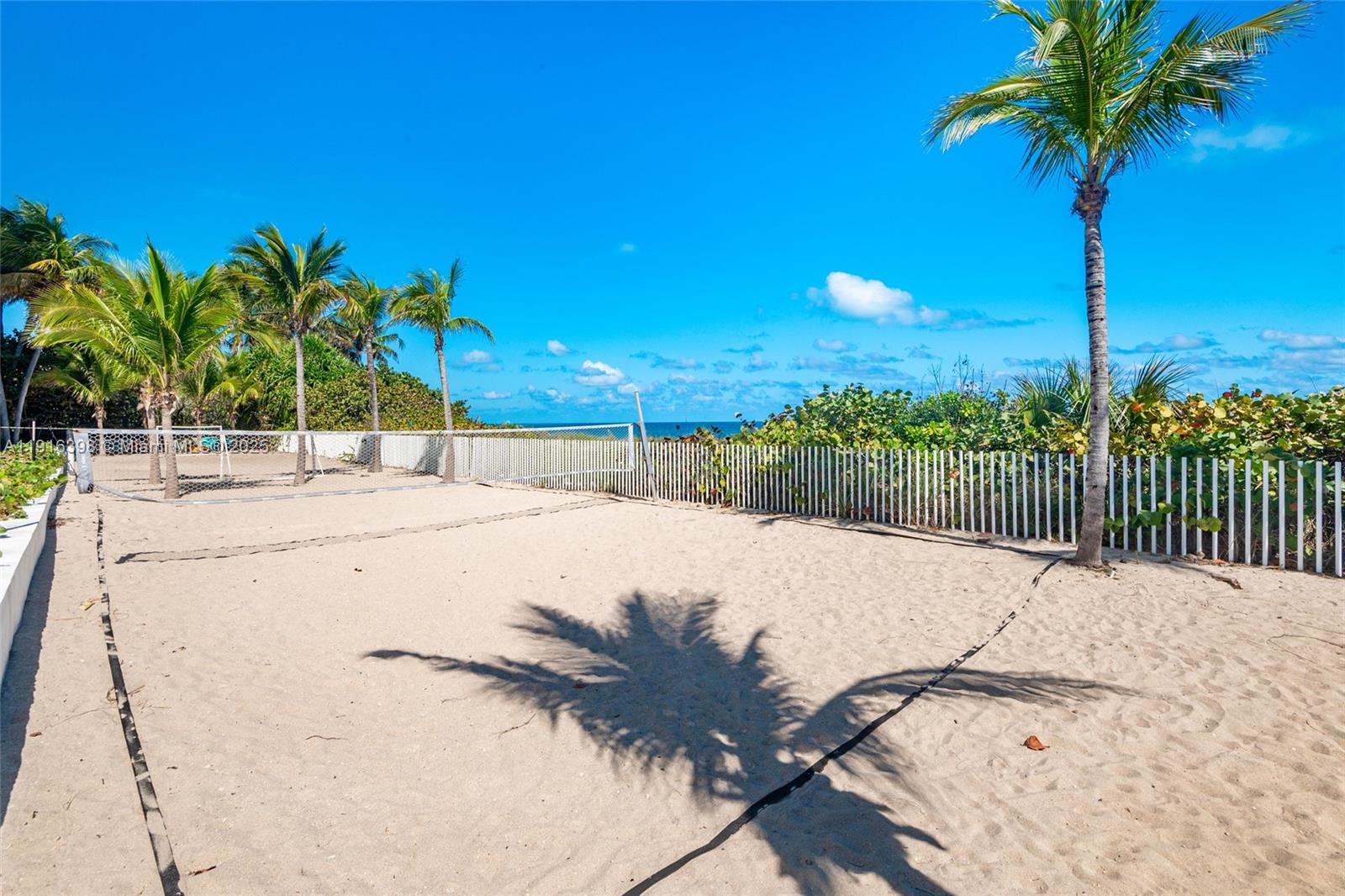 609 Ocean Drive, Unit 10H Key Biscayne, FL 33149 - Photo 6 of 21 a view of a backyard of the house