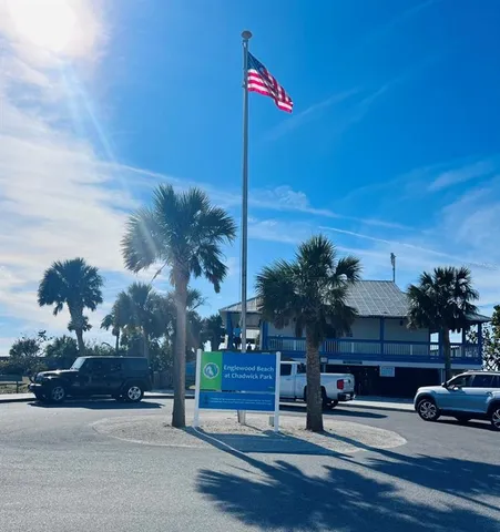 a flag is sitting in the middle of a yard