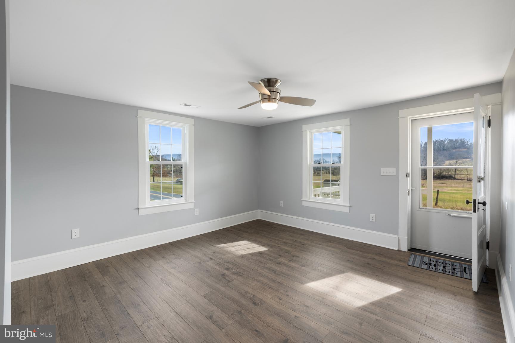 893 Turkey Knob Road Quicksburg, VA 22847 - Photo 15 of 56 Living area