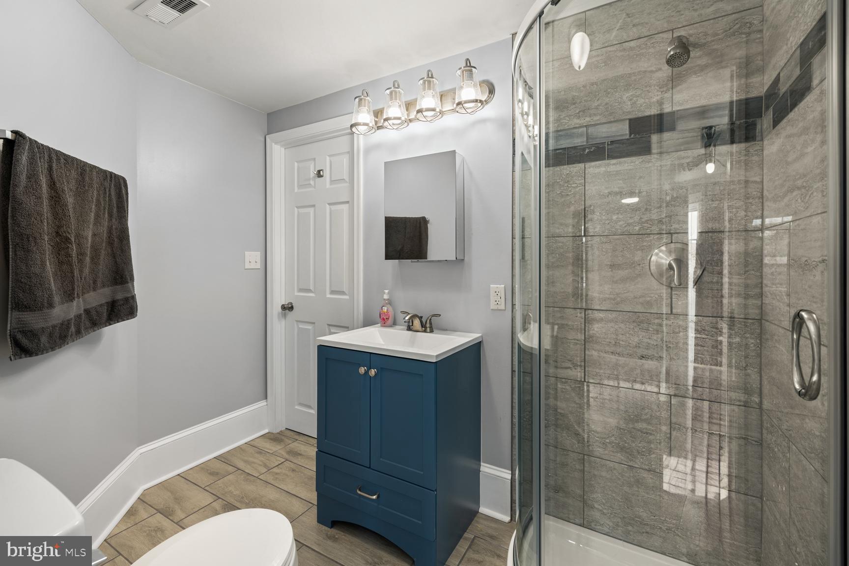 893 Turkey Knob Road Quicksburg, VA 22847 - Photo 26 of 56 Upstairs bathroom