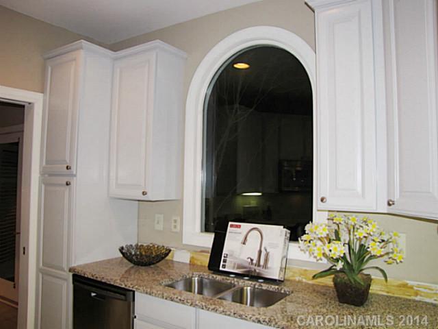 6029 Sharon Road, Unit 16 Charlotte, NC 28210 - Photo 4 of 16 Gallery Image 4