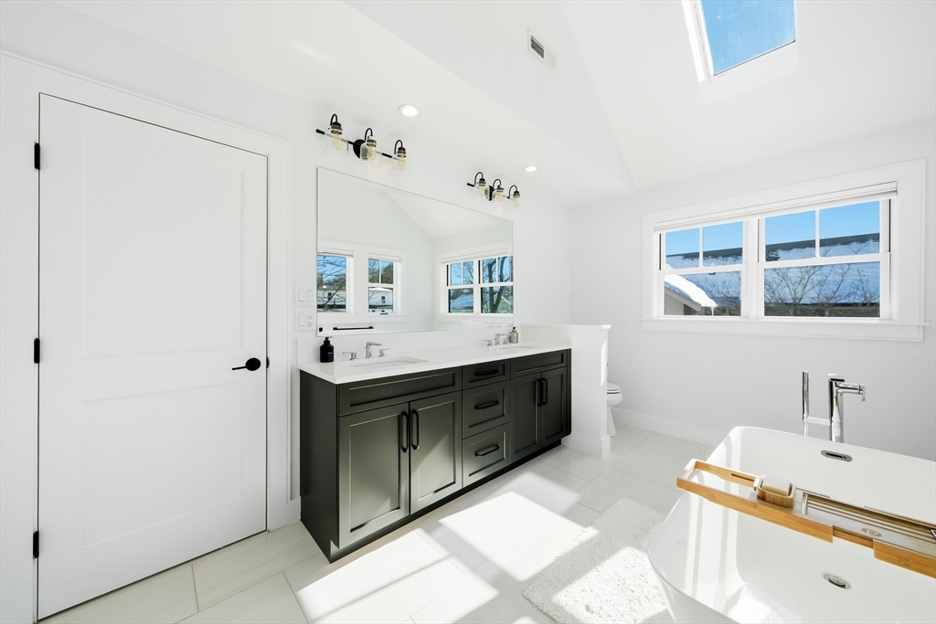 115 Oxford Road Newton, MA 02459 - Photo 23 of 41