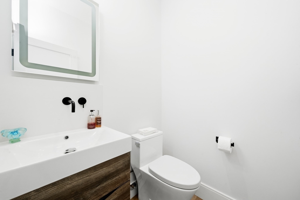 115 Oxford Road Newton, MA 02459 - Photo 10 of 41