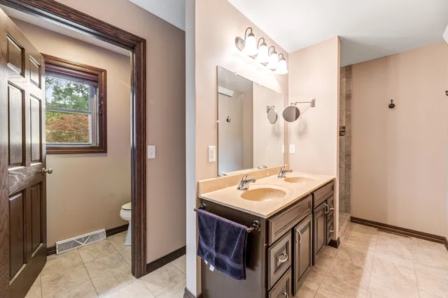 $599,900 | N19735 County Rd DD, Gale, WI 54630