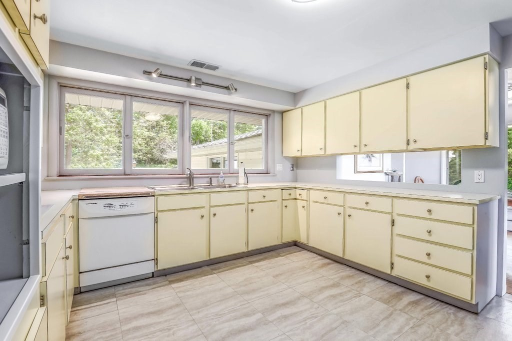 139 South Shore Road Webster, MA 01570 - Photo 22 of 41 Gallery Image 22