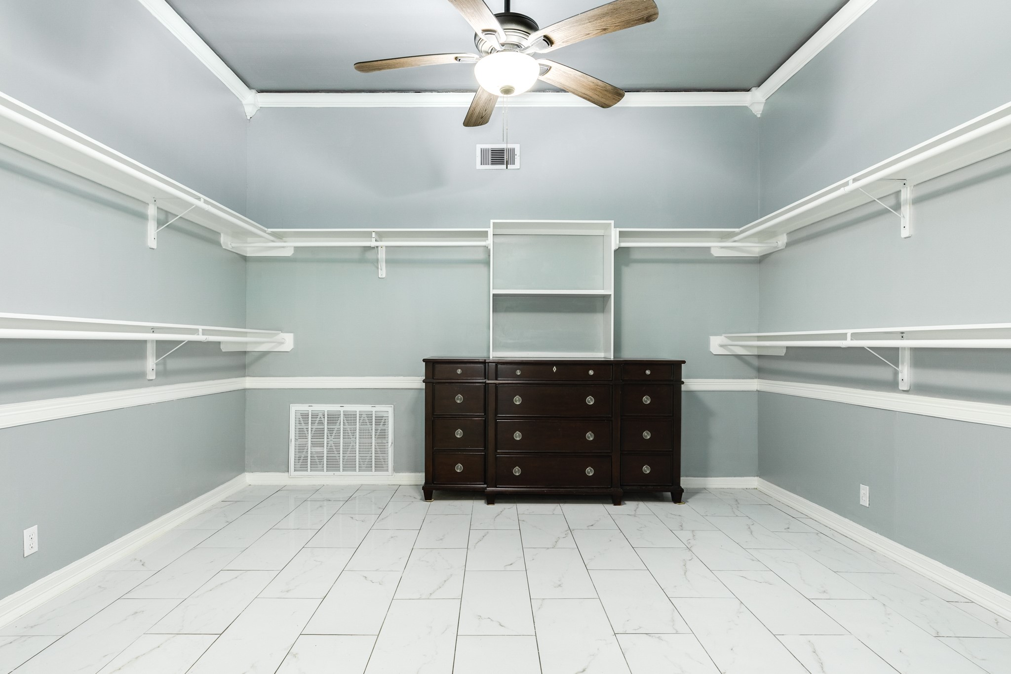 336 North Rockisland Street Angleton, TX 77515 - Photo 17 of 32 a room with a cabinets and a ceiling fan