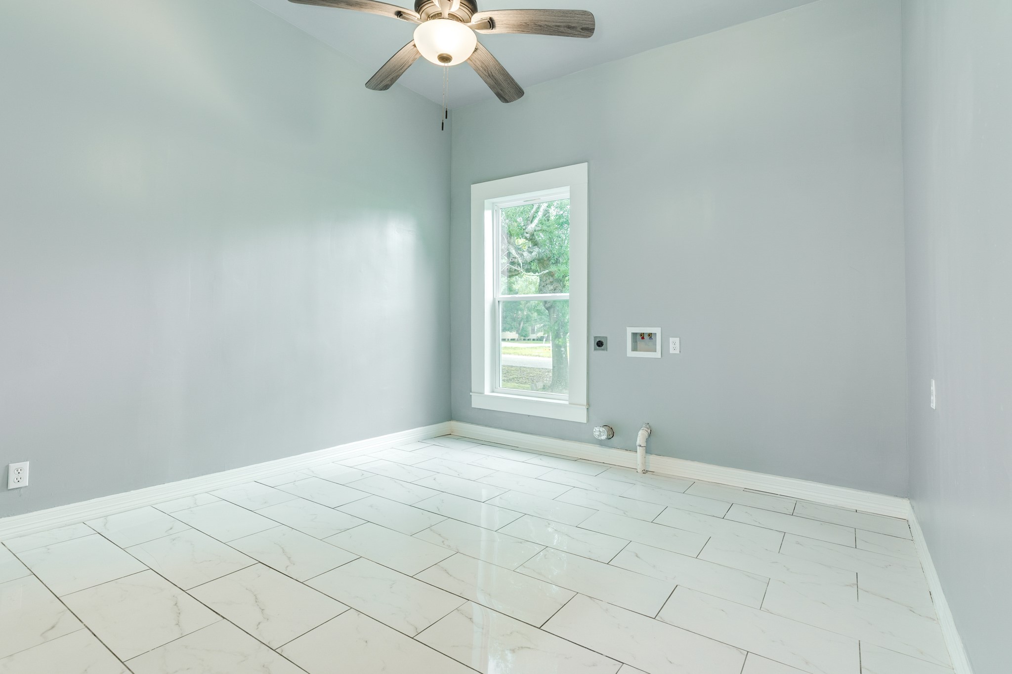 336 North Rockisland Street Angleton, TX 77515 - Photo 23 of 32 a view of an empty room with a window