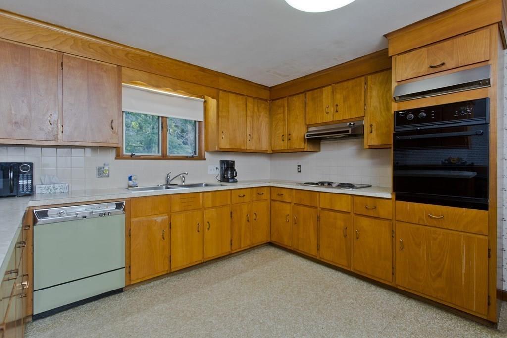 1057 Granby Road Chicopee, MA 01020 - Photo 4 of 18 Gallery Image 4