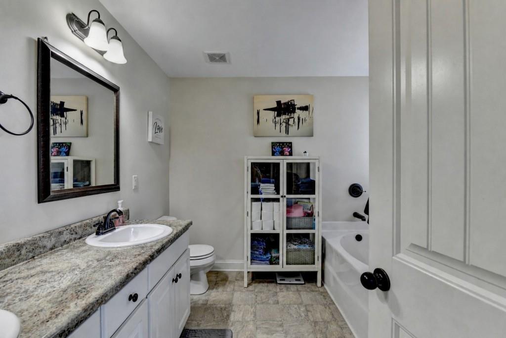 82 Lake Point Court Jefferson, GA 30549 - Photo 23 of 57