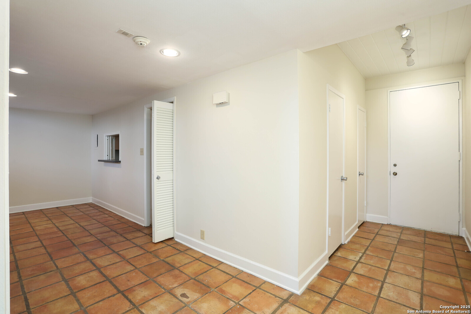 3102 Eisenhauer Road, Unit B16 San Antonio, TX 78209 - Photo 5 of 31 a view of an empty room