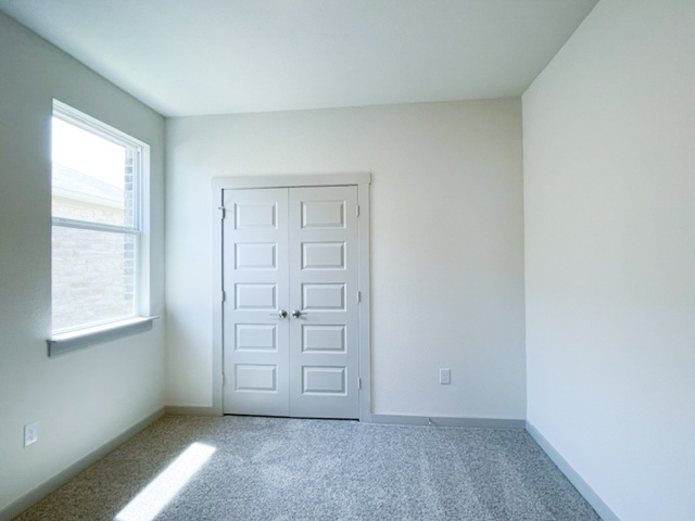 10616 Defender Trail Austin, TX 78754 - Photo 11 of 25 an empty room with windows