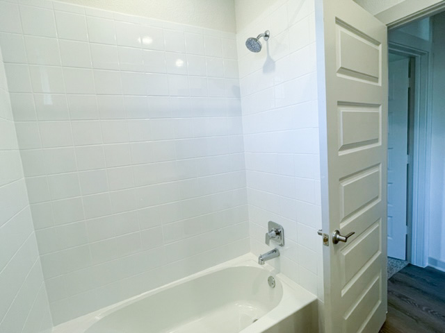 10616 Defender Trail Austin, TX 78754 - Photo 6 of 25 Full bath featuring bathtub / shower combination and dark wood finished floors