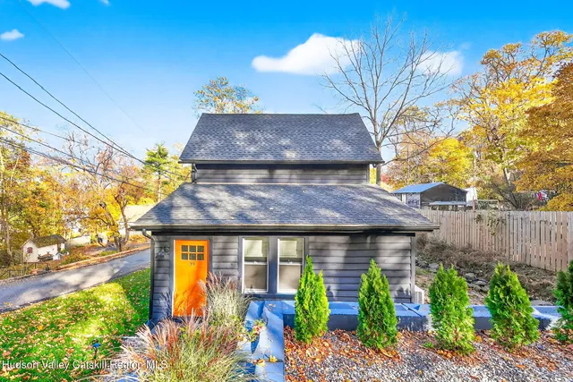 $529,000 | 39 North Broadway, Port Ewen, NY 12466