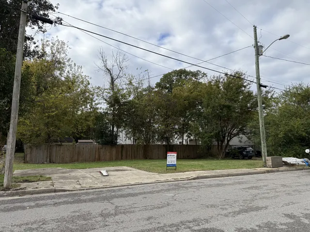 a view of a yard with a trampoline