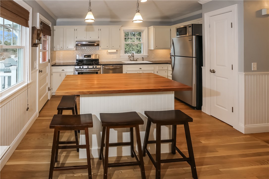7 Lee Street Westerly, RI 02891 - Photo 5 of 22 Gallery Image 5