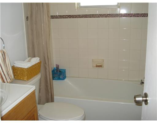 301 Cambridge Road, Unit 106 Hollywood, FL 33024 - Photo 7 of 11 Exterior Front