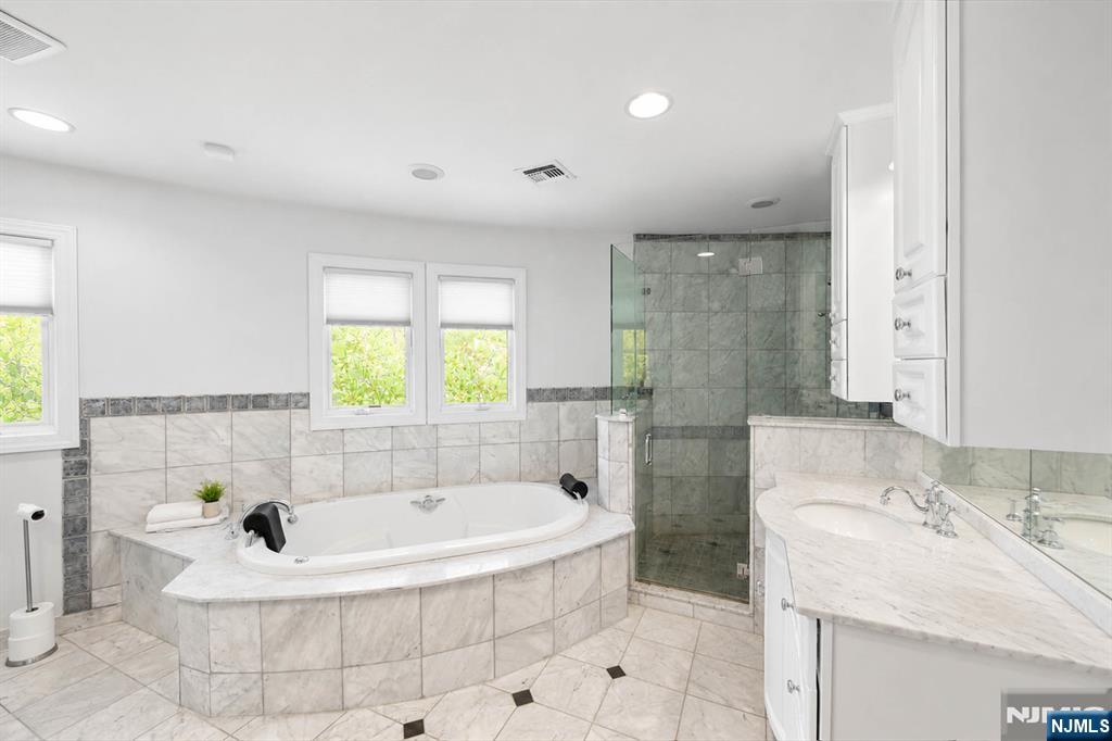 290 Dunkerhook Road Paramus, NJ 07652 - Photo 27 of 50