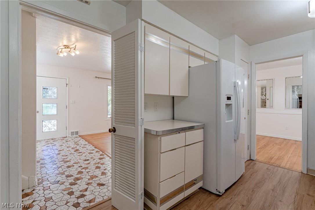 832 Trebisky Road Cleveland, OH 44121 - Photo 12 of 31