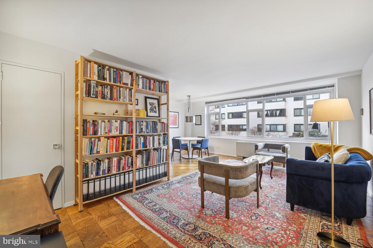 Welcome home to Dupont East #303