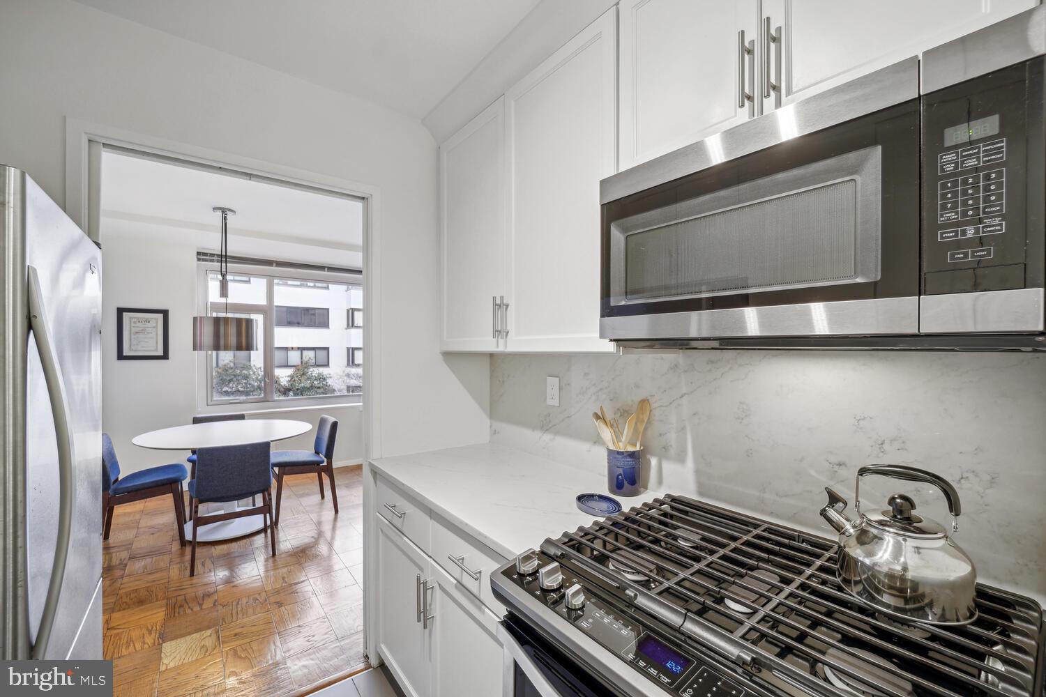 1545 18th Street Northwest, Unit 303 Washington, DC 20036 - Photo 15 of 23 Gas cooking & stainless steel appliances