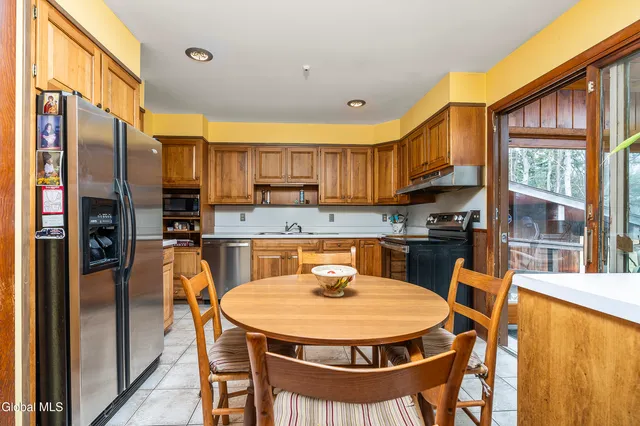 $649,999 | 273 Mannix Road, East Greenbush, NY 12061