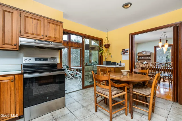 $649,999 | 273 Mannix Road, East Greenbush, NY 12061